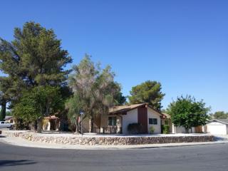 607 Las Posas St, Ridgecrest, CA 93555-3325