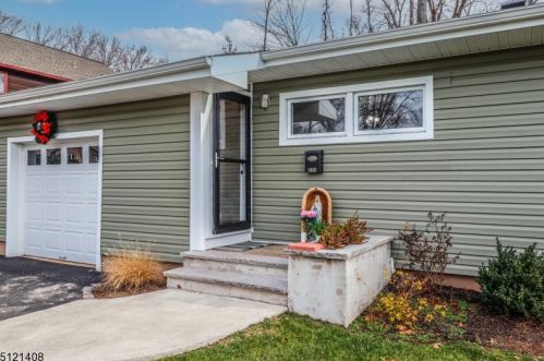 390 Kennedy St, Iselin, NJ 08830-1231