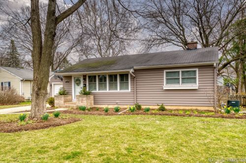 218 Republic Rd, Batavia, IL 60510-1706