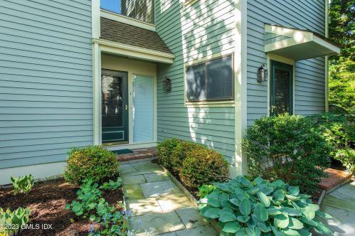 1 Lyon Farm Dr, Greenwich, CT 06831-4309