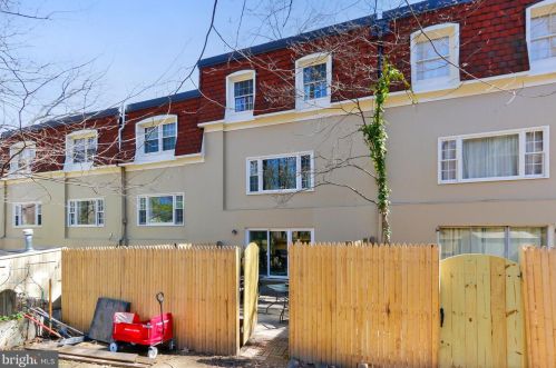 5920 Prince James Dr, Springfield VA  22152-1109 exterior
