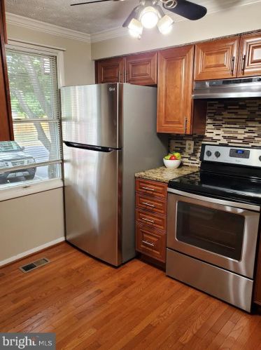 8304 Rocky Forge Ct, Springfield VA  22153-3817 exterior