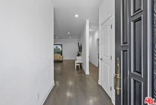 15526 Morrison St, Van Nuys, CA 91403-1047
