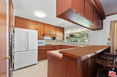 4054 Rogen Dr, Van Nuys, CA 91436-3734