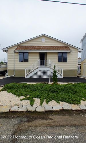 1404 Hilo Bay Dr, Lacey, NJ 08731-5010