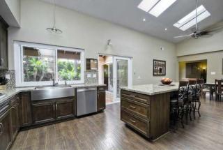 3994 Scott Dr, Carlsbad, CA 92008-3625