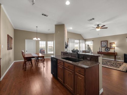 3833 Harrison Dr, Carrollton TX 75010-6323 exterior