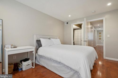 528 13 St, Philadelphia PA  19147-4533 exterior