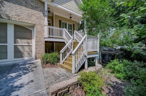818 Tanner Dr, Scottdale, GA 30079-1028