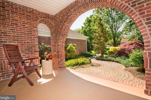 4 Hedge Row Ct, Trenton, NJ 08648-1074