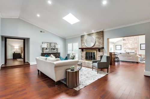 2711 Lakeview Ln, Carrollton TX exterior