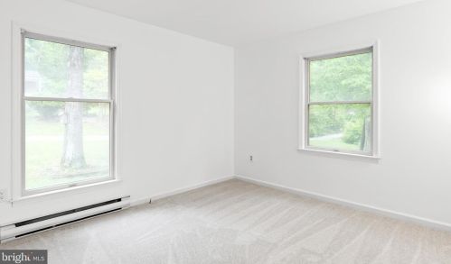 53 Bob White Dr, Harpers Ferry WV  25425-5810 exterior