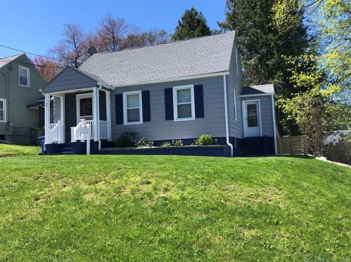 51 Macarthur Dr, Waterbury, CT 06704-2221