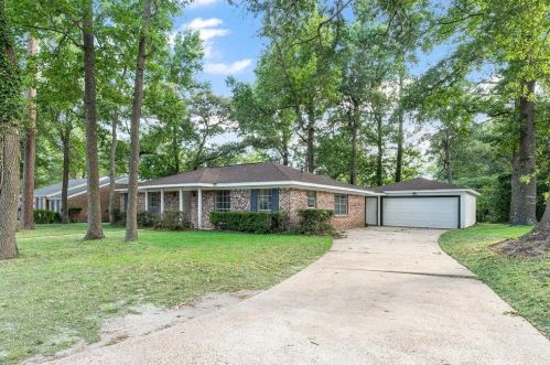 240 Pine Valley St, Huntsville, TX 77320-3412