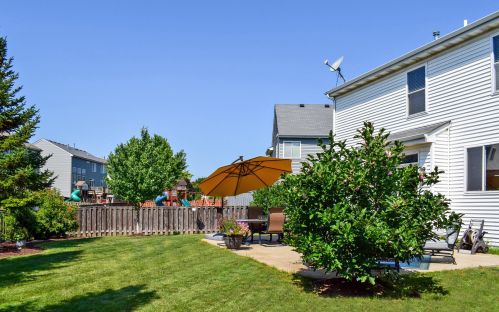 725 Bluebell Ln, Pingree Grove IL  60140-9154 exterior