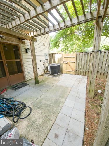 5806 Bridgetown Ct, Springfield VA  22015-2809 exterior