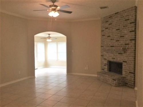 1413 Briar Cliff St, Conroe, TX 77385-9742