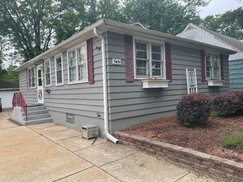 1737 Pine Rd, Homewood, IL 60430-1328