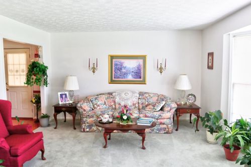 209 Cosby Dr, Lagrange, GA 30241-1835