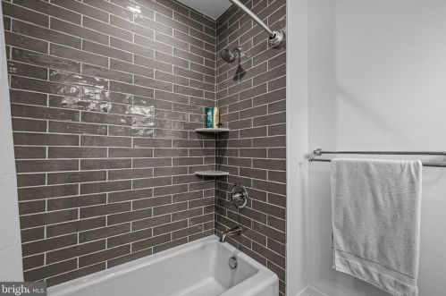 605 Warwick Rd, Tavistock NJ  08033-3926 exterior