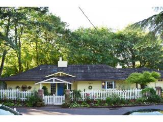 3121 View Pl, Portland, OR 97205-5861