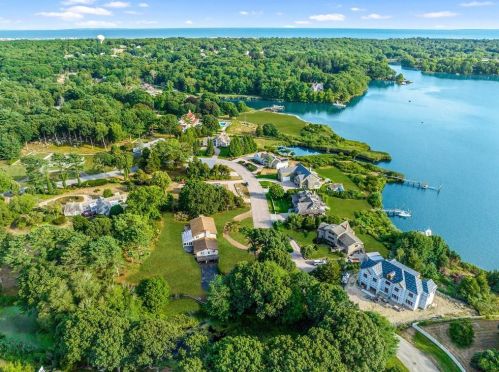 18 Timothy Dr, Westerly, RI 02891-3212