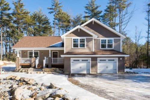 26 Kent Locke Cir, Alton, NH 03809-5070