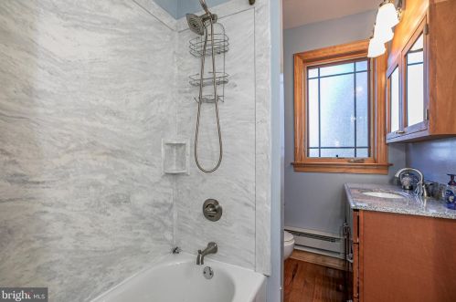 208 Pkwy Ave, Trenton NJ 08618-2749 exterior