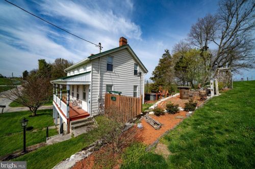 775 Bairs Rd, York, PA 17408-8925