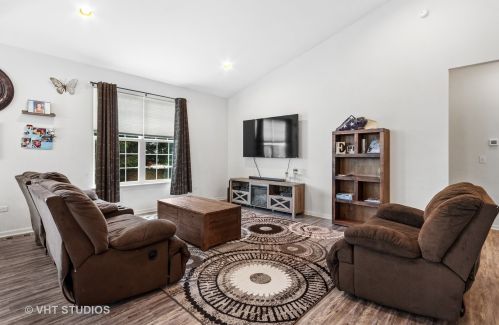 606 Flanagan Dr, Minooka, IL 60447-8933