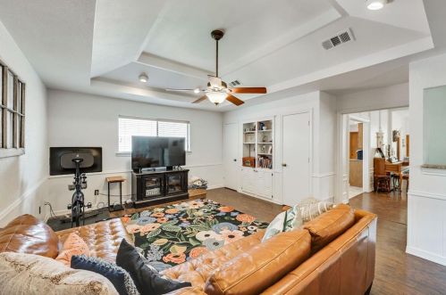 2614 Timberleaf Dr, Carrollton TX 75006-2040 exterior