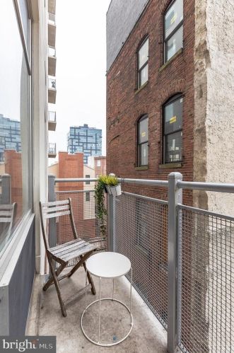 113 Bread St, Philadelphia PA  19106-4610 exterior