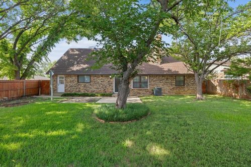 2612 Avenida Loop, Irving TX  75062-5131 exterior