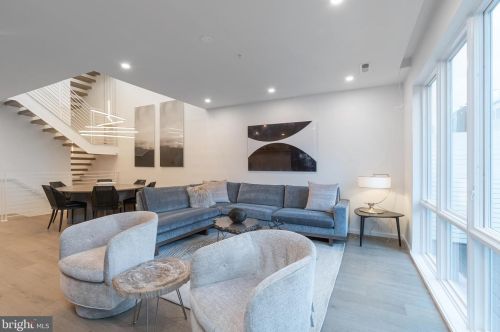 2039 Lombard St, Philadelphia, PA 19103-1315