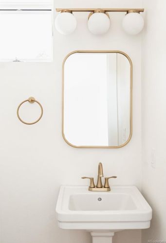 2957 Logan St, Englewood CO  80113-1635 exterior