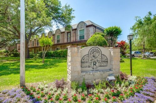 4024 Ridglea Country Club Dr, Fort Worth, TX 76126-2336
