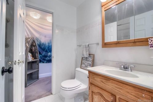 2530 Sable Way, Denver CO 80014-2438 exterior