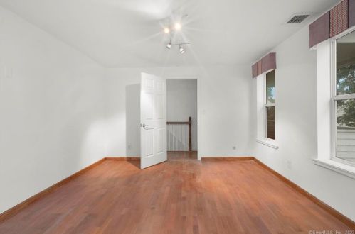 44 Cliff St, Huntington CT  06484-3003 exterior