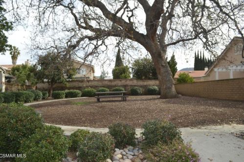 2040 Freesia Ave, Simi Valley CA  93063-3534 exterior