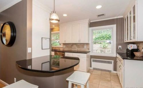 3 Green Ln, Greenwich CT  06831-5101 exterior