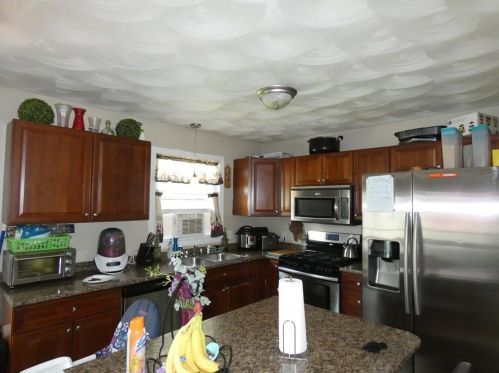 27 Vickery St, Warwick, RI 02888-1409