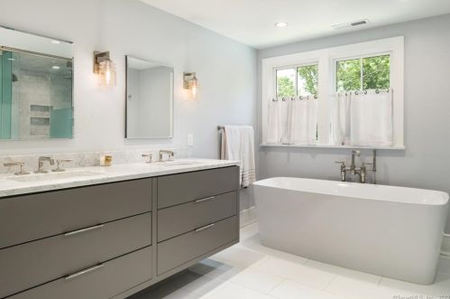 86 Lower Cross Rd, Greenwich CT  06831-3002 exterior