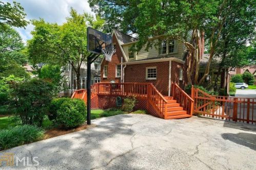 689 Cumberland Cir, Atlanta GA  30306-3256 exterior