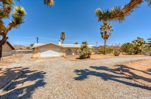 57806 Joshua Ln, Yucca Valley, CA 92284-4444