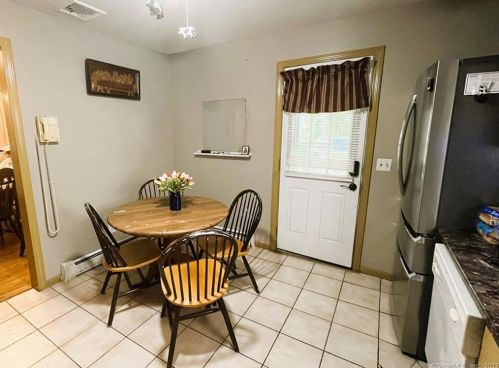 431 Oakville Ave, Waterbury, CT 06708-1209