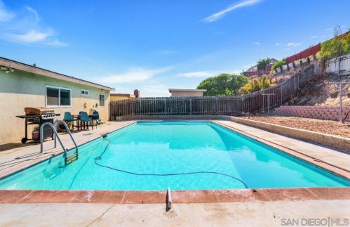 195 Oxford St, Chula Vista CA  91911-3530 exterior