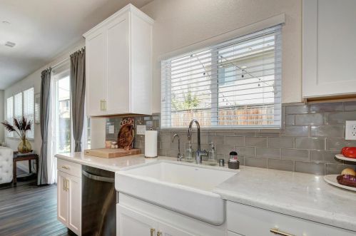 9979 Asilomar Ln, Elk Grove CA  95757-2549 exterior