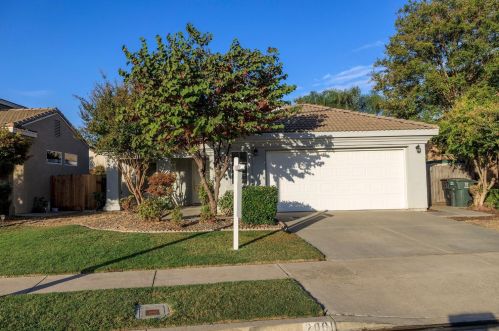 2001 Center Court Dr, Modesto, CA 95355-8407