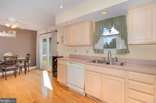 751 60th St, Harrisburg, PA 17111-3211