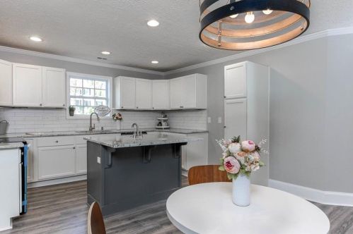 950 Avebury Dr, Atlanta, GA 30344-6712